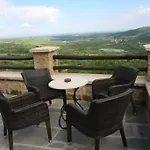 Varosi 4 Seasons Hotel 3*