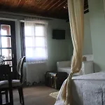 Varosi 4 Seasons Hotel