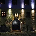 Varosi 4 Seasons 3*