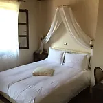 Varosi 4 Seasons Hotel 3*