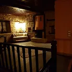 Varosi 4 Seasons Hotel