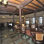 Hotel Varosi 4 Seasons 3*