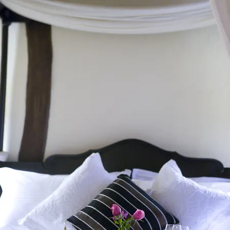 Varosi 4 Seasons Hotel 3*