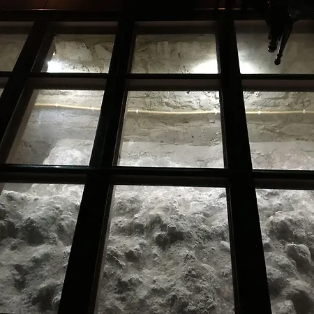 Varosi 4 Seasons Hotel