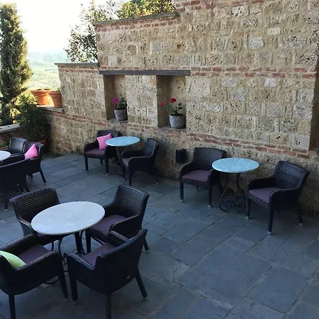 Varosi 4 Seasons Hotel 3*