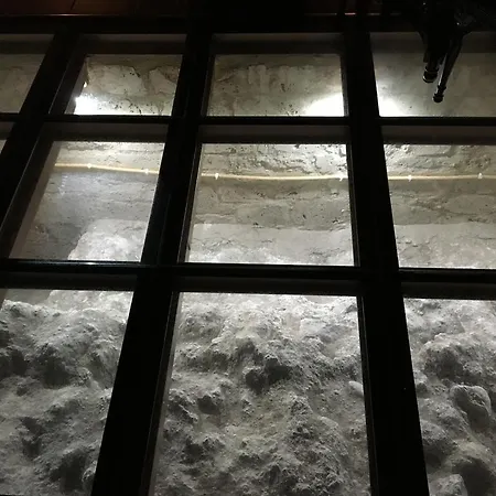 Varosi 4 Seasons Hotel