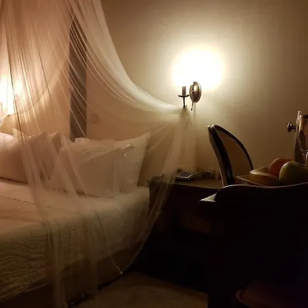 Varosi 4 Seasons Hotel 3*