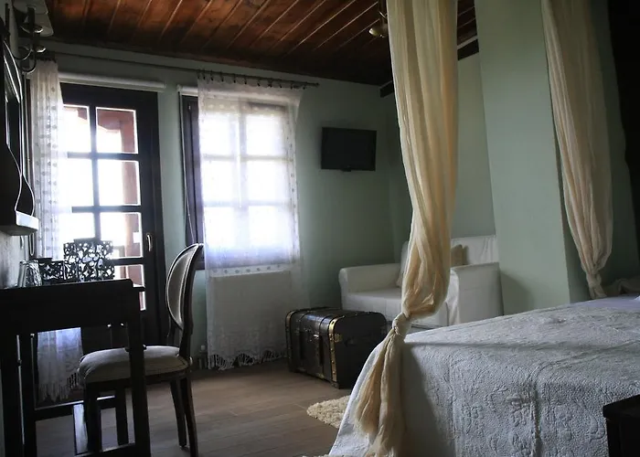 Varosi 4 Seasons Hotel