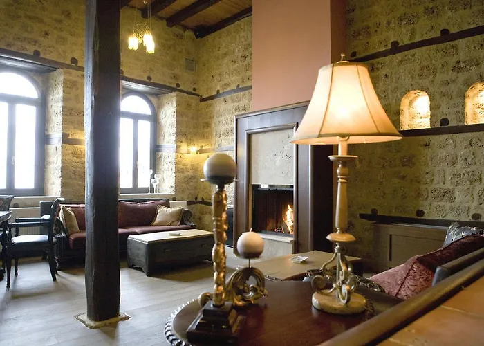 Varosi 4 Seasons Hotel