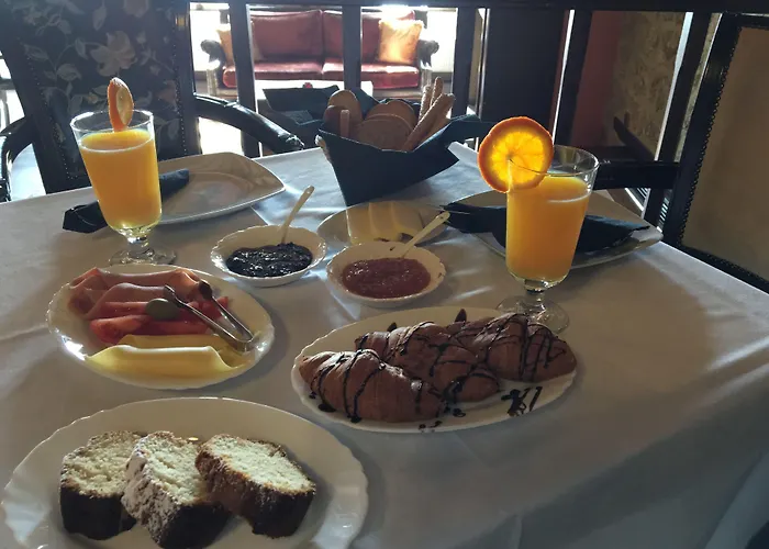 Varosi 4 Seasons ホテル