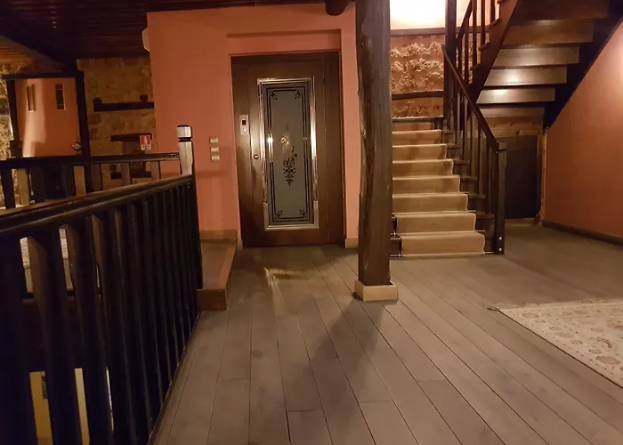 Varosi 4 Seasons Édessa