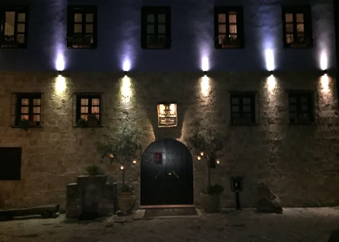 Hotel Varosi 4 Seasons