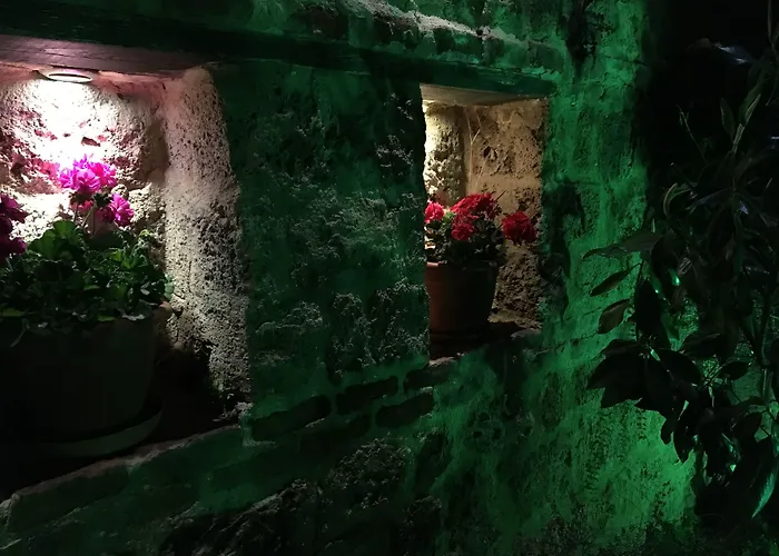 Varosi 4 Seasons Hotel