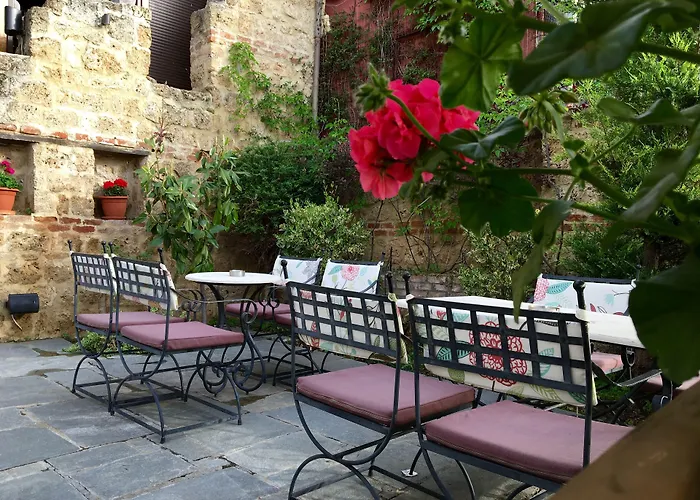 Varosi 4 Seasons ホテル