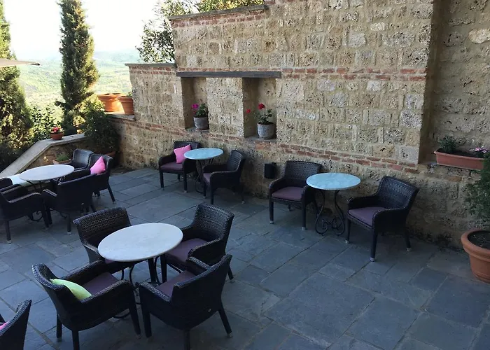 Varosi 4 Seasons Hotel 3*