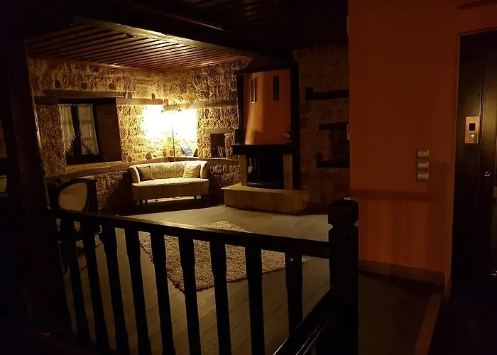 Varosi 4 Seasons Hotel